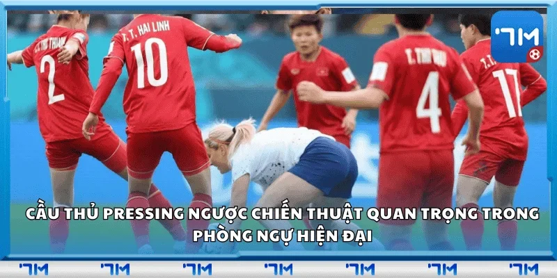 Cầu thủ pressing ngược – Chiến thuật quan trọng trong phòng ngự hiện đại.