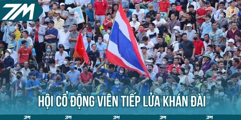 Hội cổ động viên tiếp lửa khán đài